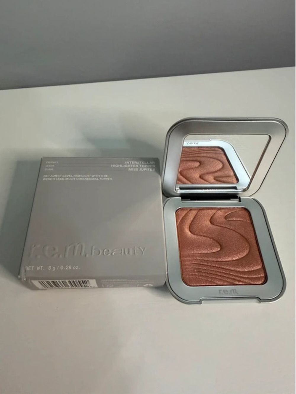 r.e.m. beauty Interstellar Highlighter Topper Miss Jupiter 8g